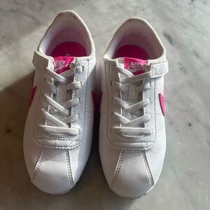 Nike Kids Sneakers in White and Hot Pink
